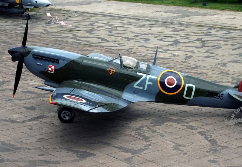 samolot Spitfire LF Mk