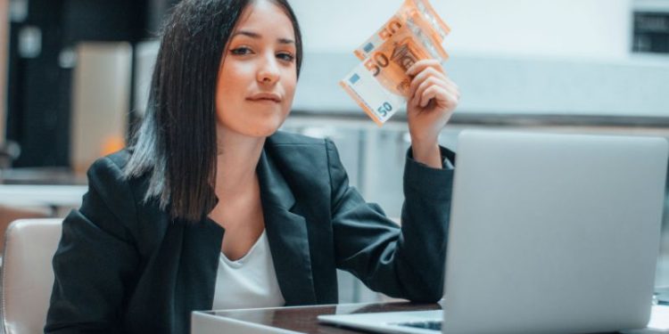 Jak zarobić na Facebooku