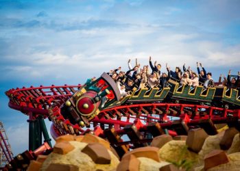 Rodzinny park rozrywki Energylandia w Zatorze, niedaleko Krakowa. Na zdjęciu - kolejka górska