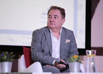 Głos Roberta Makłowicza zniknął z autobusów w Krakowie. Mieszkańcy nie kryją rozczarowania