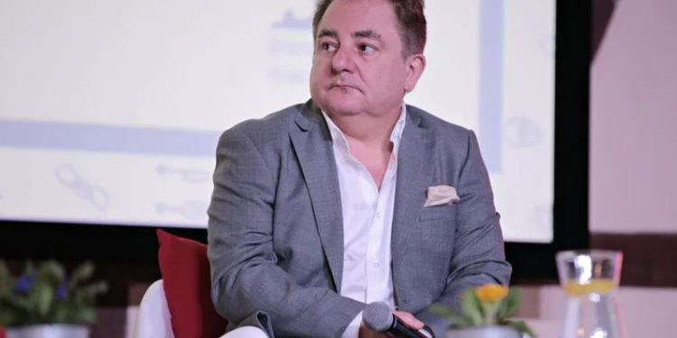 Głos Roberta Makłowicza zniknął z autobusów w Krakowie. Mieszkańcy nie kryją rozczarowania