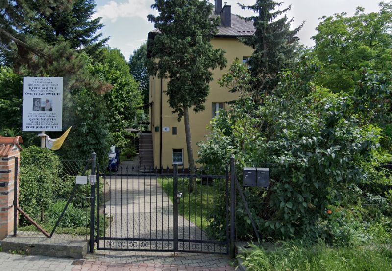 Dom przy ul. Tynieckiej 10 – początki krakowskiego życia Karola Wojtyły (przyszłego Papieża Jana Pawła II)