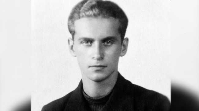 Na zdjęciu znajduje się Czesław Miłosz w młodym wieku