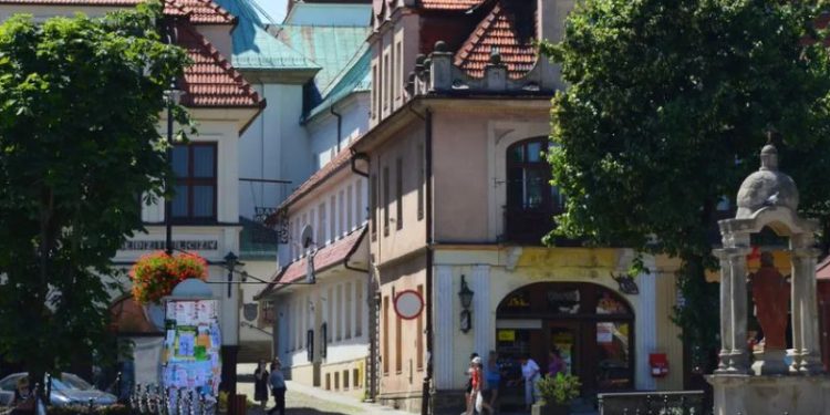 Największe miasto w województwie Małopolskim bez kolei! Kiedy przyjedzie pierwszy pociąg?