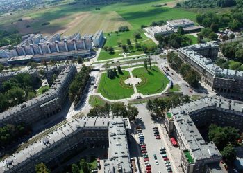 Plac centralny w nowej hucie