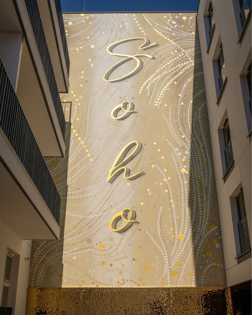 Fluorescencyjny mural w inwestycji SoHo nagrodzony w ogólnopolskim konkursie Modernizacja Roku & Budowa XXI wieku