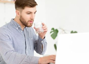Dystrybutory wody – cicha zmiana w codziennym funkcjonowaniu biur