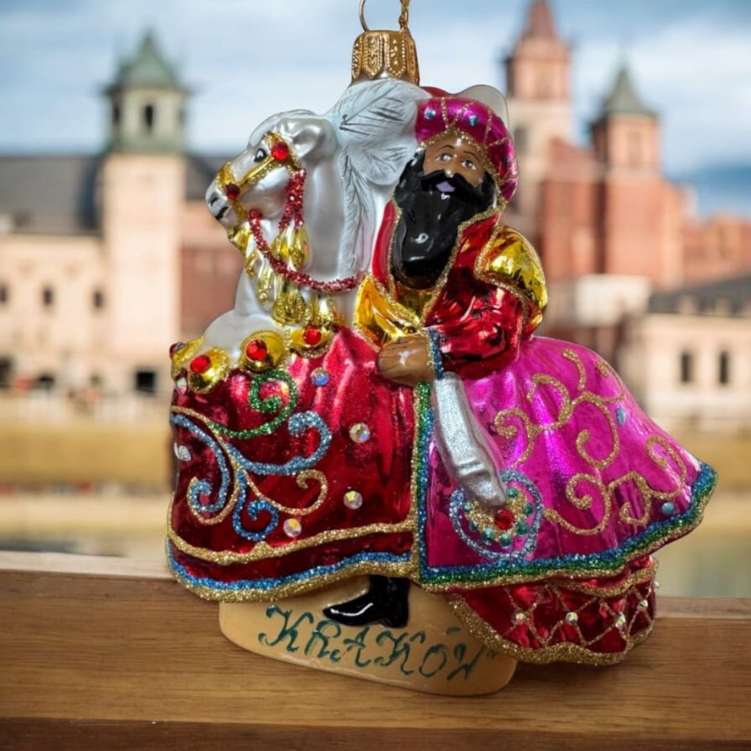 Zdjęcie przedstawia bombkę choinkową firmy RS Handmade w kształcie lajkonika