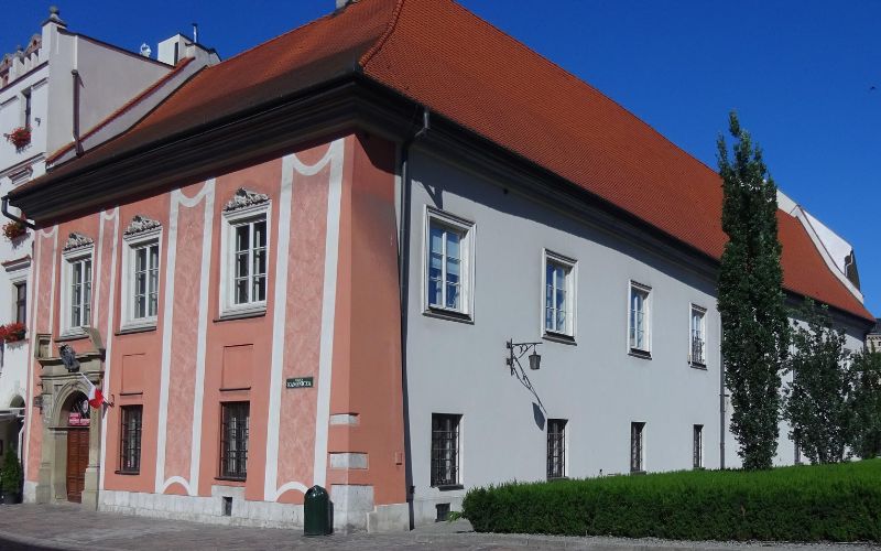 Na zdjęciu znajduje się budynek Wojewódzkiego Urzędu Ochrony Zabytków w Krakowie