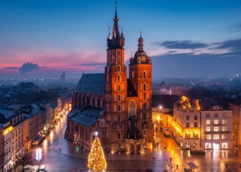 Sezonowe zapotrzebowanie na pracowników: Jak agencja pracy tymczasowej rozwiązuje ten problem?