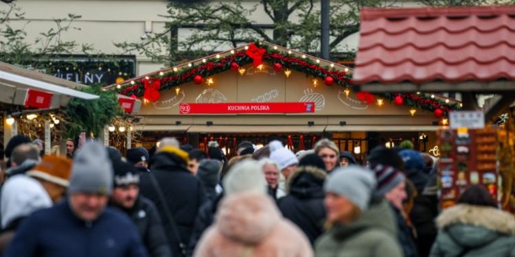 Świąteczny Jarmark Bożonarodzeniowy Kraków 2025 - daty, program, atrakcje, przewodnik