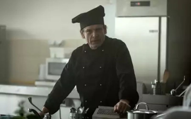 Zdjęcie przedstawia Tomasza Schimscheinera w roli w serialu Pati