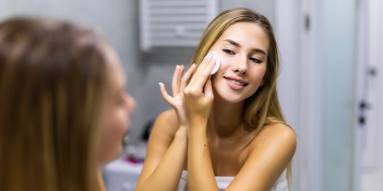 Jak stworzyć kosmetyczną rutynę pielęgnacyjną dostosowaną do potrzeb skóry
