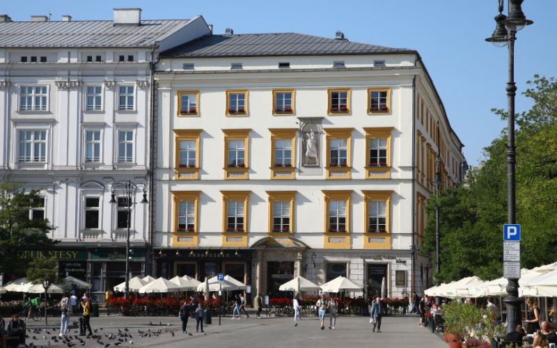 Zdjęcie przedstawia pałac krzysztofory w Krakowie