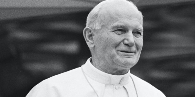 21 lat od śmierci Jana Pawła II. Dlaczego 2 kwietnia wciąż porusza?
