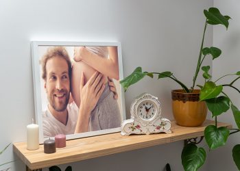 Wiosenna sesja ciążowa w plenerze z apką UwolnijKolory!