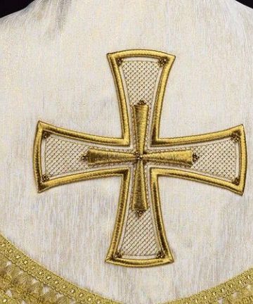 Jak Wybrać Idealny Ornat? Przewodnik dla Duchownych i Parafian