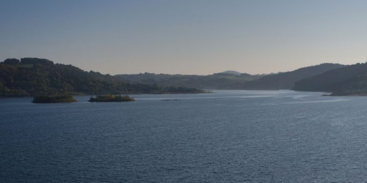 Jezioro Mucharskie - atrakcja, nocleg i wodny młyn w Małopolsce