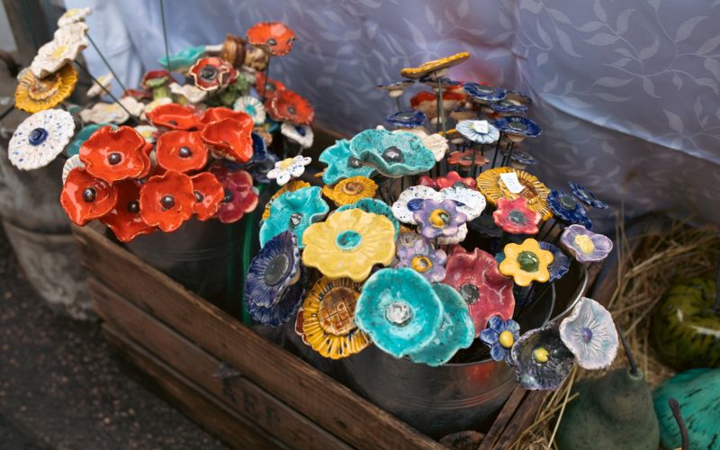 Zdjęcie przedstawia regionalne wyroby z odpustu Emaus