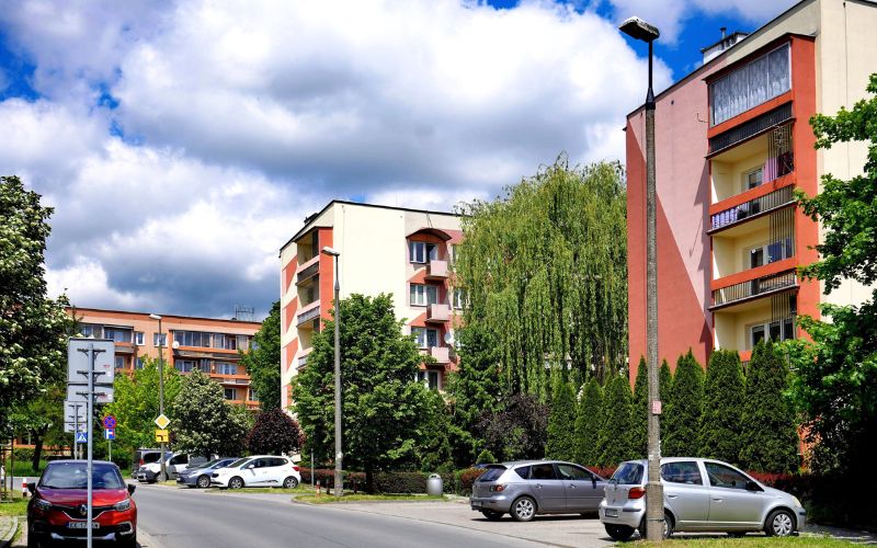Zdjęcie przedstawia bloki na Mistrzejowicach w Krakowie
