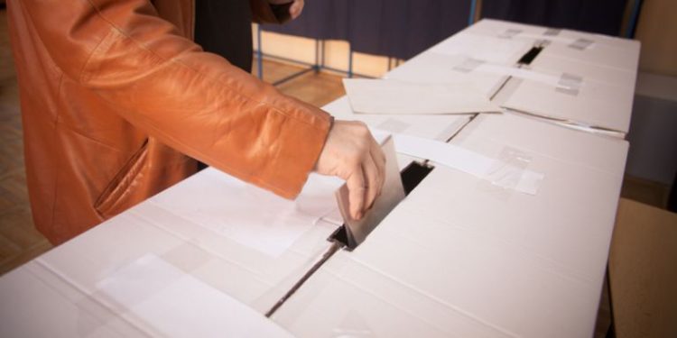 Według exit poll Aleksander Miszalski i Rada Miasta Krakowa zostali odwołani. Oficjalne wyniki referendum poznamy w poniedziałek.