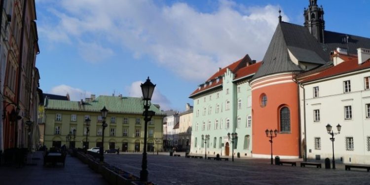 Mały Rynek bez połowy stoisk IMAGO apeluje o dialog w sprawie kiermaszów