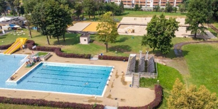 Baseny odkryte w Krakowie. Te miejsca przynoszą ulgę podczas upałów