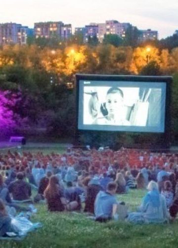 Kina plenerowe w Krakowie 2026. Gdzie oglądać filmy pod chmurką?