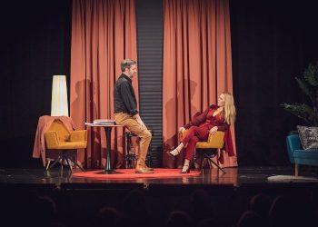 Teatr Praska 52 zaprasza na jesień pełną komedii. Repertuar na wrzesień i październik 2026