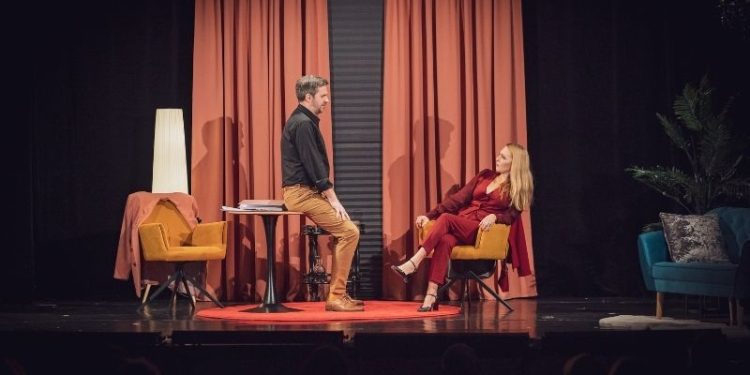 Teatr Praska 52 zaprasza na jesień pełną komedii. Repertuar na wrzesień i październik 2026