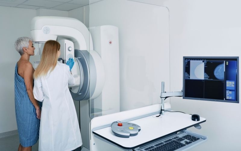 Bezpłatna mammografia w Krakowie 15 i 16 lipca. Dwa dni, które mogą dać spokój.
