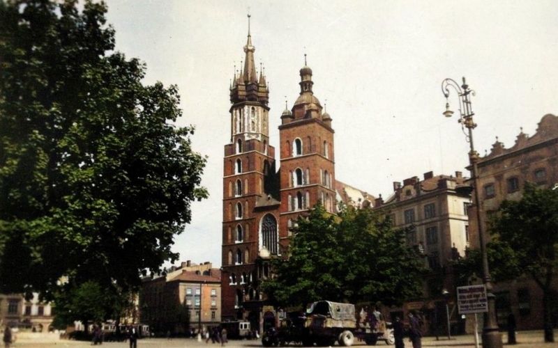 Drzewa na Rynku Głównym coraz bliżej. Kraków ma pozwolenie na budowę