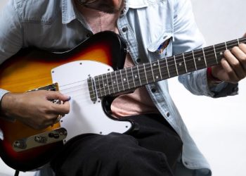Jaka gitara elektryczna będzie idealna na początku drogi muzycznej?