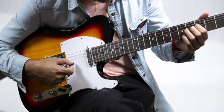 Jaka gitara elektryczna będzie idealna na początku drogi muzycznej?
