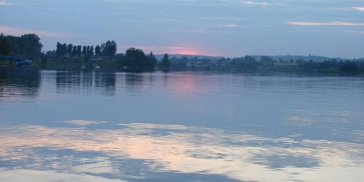 Kraków bez morza, ale z plażami. Gdzie iść na piasek, trawę i kąpiel?