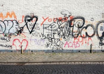 Kraków dopłaci do czystych elewacji. Właściciele zabytków mogą usunąć graffiti z miejskim wsparciem