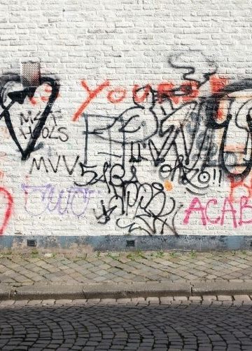 Kraków dopłaci do czystych elewacji. Właściciele zabytków mogą usunąć graffiti z miejskim wsparciem