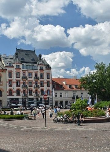 Kraków ogłosił konkurs ofert. Plac Szczepański może zamienić się w świąteczną strefę dla dzieci.