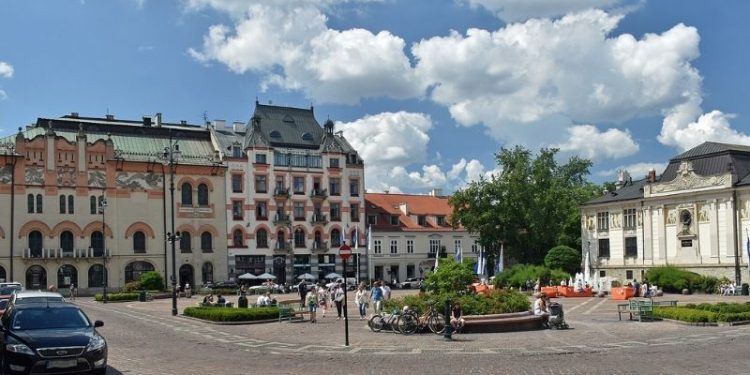 Kraków ogłosił konkurs ofert. Plac Szczepański może zamienić się w świąteczną strefę dla dzieci.