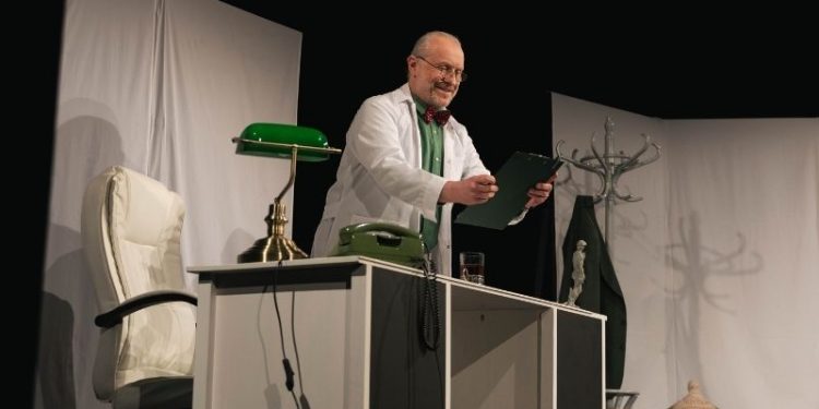 Lipiec w Teatrze Praska 52 w Krakowie. Komedie, spektakl familijny i klasyka Czechowa