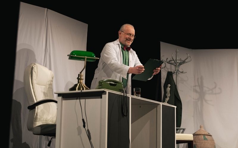 Lipiec w Teatrze Praska 52 w Krakowie. Komedie, spektakl familijny i klasyka Czechowa