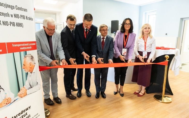 W Krakowie otwarto ważne centrum badań klinicznych. Nadzieja dla pacjentów zaczyna się w laboratorium