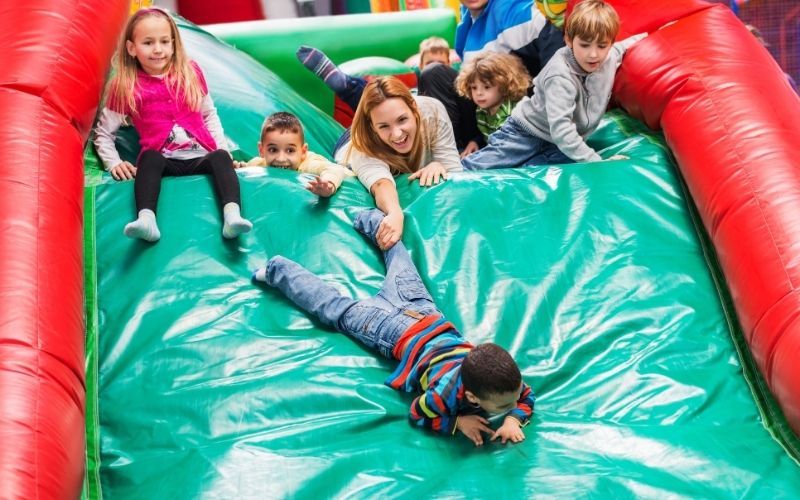 Wakacje z dziećmi w Krakowie. Pomysły na każdy tydzień lata