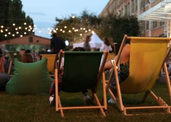Kino plenerowe w Dzielnicy XI w Krakowie. Trzy seanse pod gwiazdami