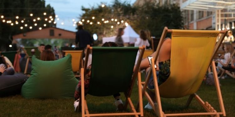 Kino plenerowe w Dzielnicy XI w Krakowie. Trzy seanse pod gwiazdami