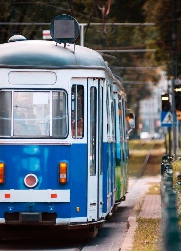 Koniec wakacji i duże zmiany w komunikacji miejskiej w Krakowie. Nowe trasy i częstsze kursy