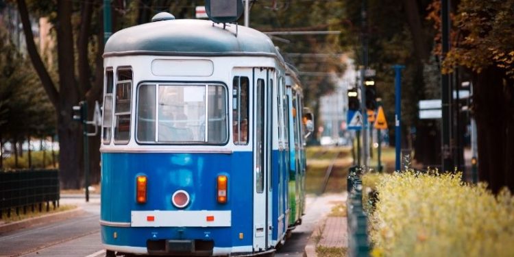 Koniec wakacji i duże zmiany w komunikacji miejskiej w Krakowie. Nowe trasy i częstsze kursy