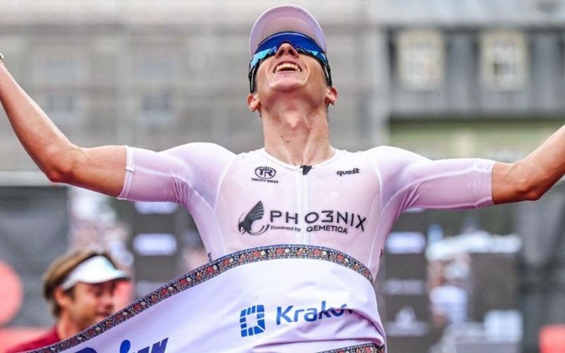 Polski triumf w sercu Krakowa. Kacper Stępniak znów wygrał Enea IRONMAN 70.3