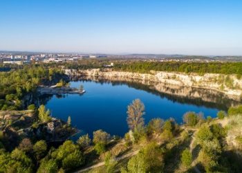 Zakrzówek przeżywa letnie oblężenie. Tłumy szukają ochłody nad turkusową wodą
