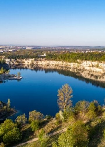 Zakrzówek przeżywa letnie oblężenie. Tłumy szukają ochłody nad turkusową wodą